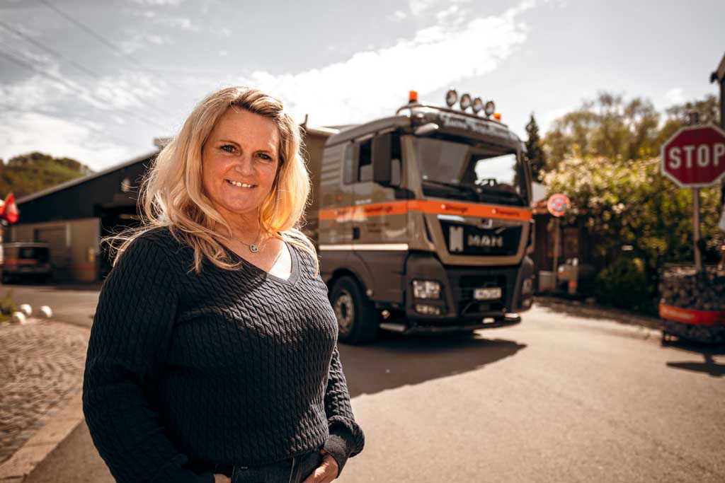 Ivonne Bergmeyer Kontakt Ueber Uns Umzuege Spezial Transporte Schlotmann Maerkischer Kreis Neuenrade Werdohl Plettenberg Senioren Einlagerung