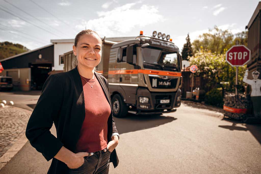 Kathrin Von Heder Kontakt Ueber Uns Umzuege Spezial Transporte Schlotmann Maerkischer Kreis Neuenrade Werdohl Plettenberg Senioren Einlagerung